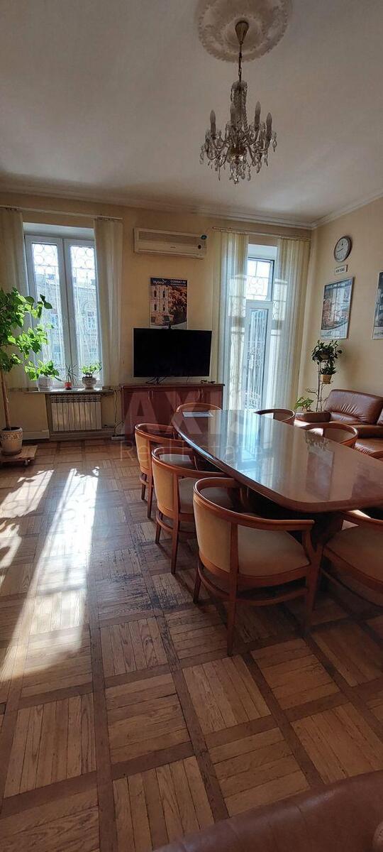 Office pl. Bessarabs'ka 2, 161m256779