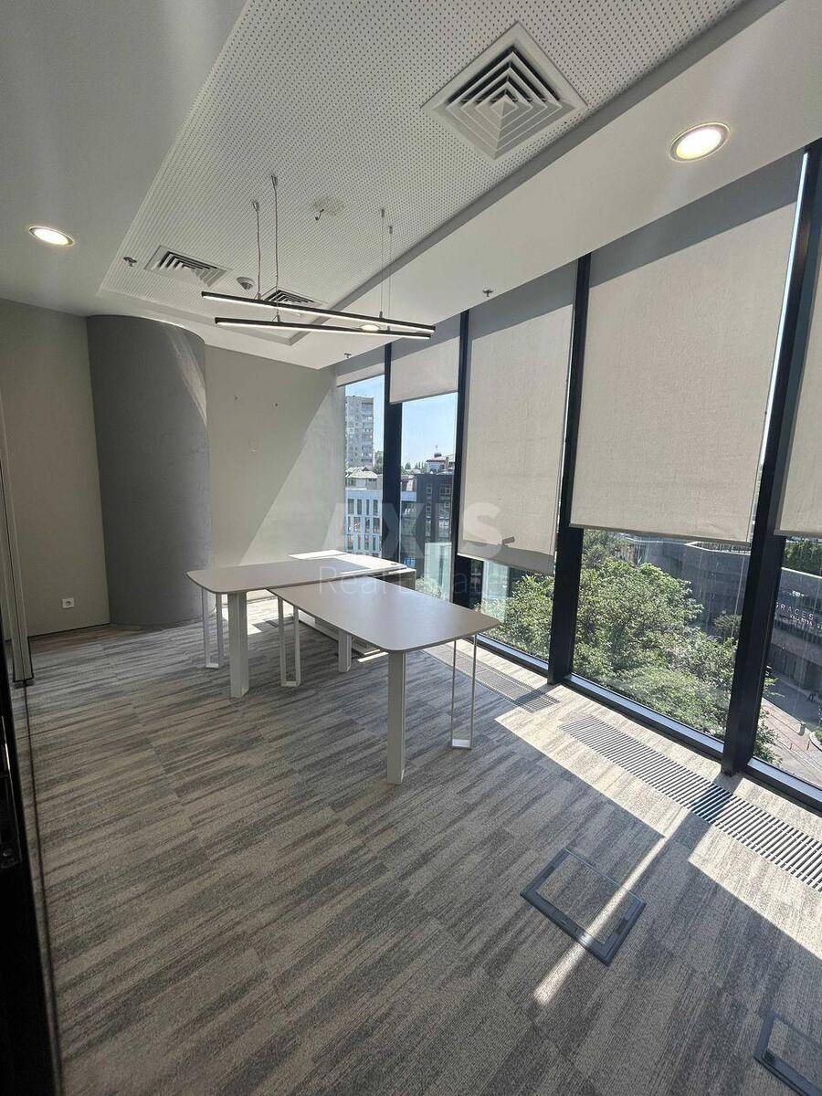 Office vul. Strutyns'kogo Sergija 13/15, 130m257065