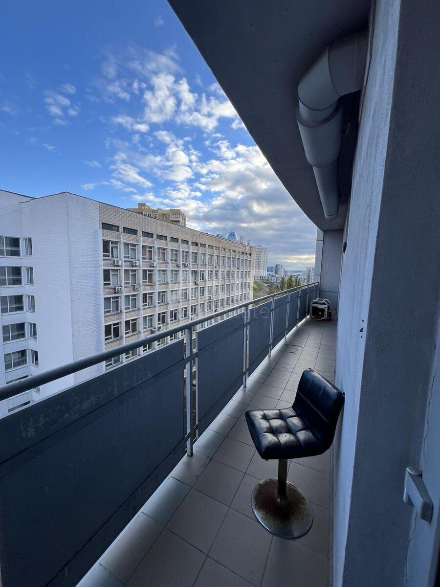 Office vul. Jevgena Konoval'cja 36Д, 830m2611431