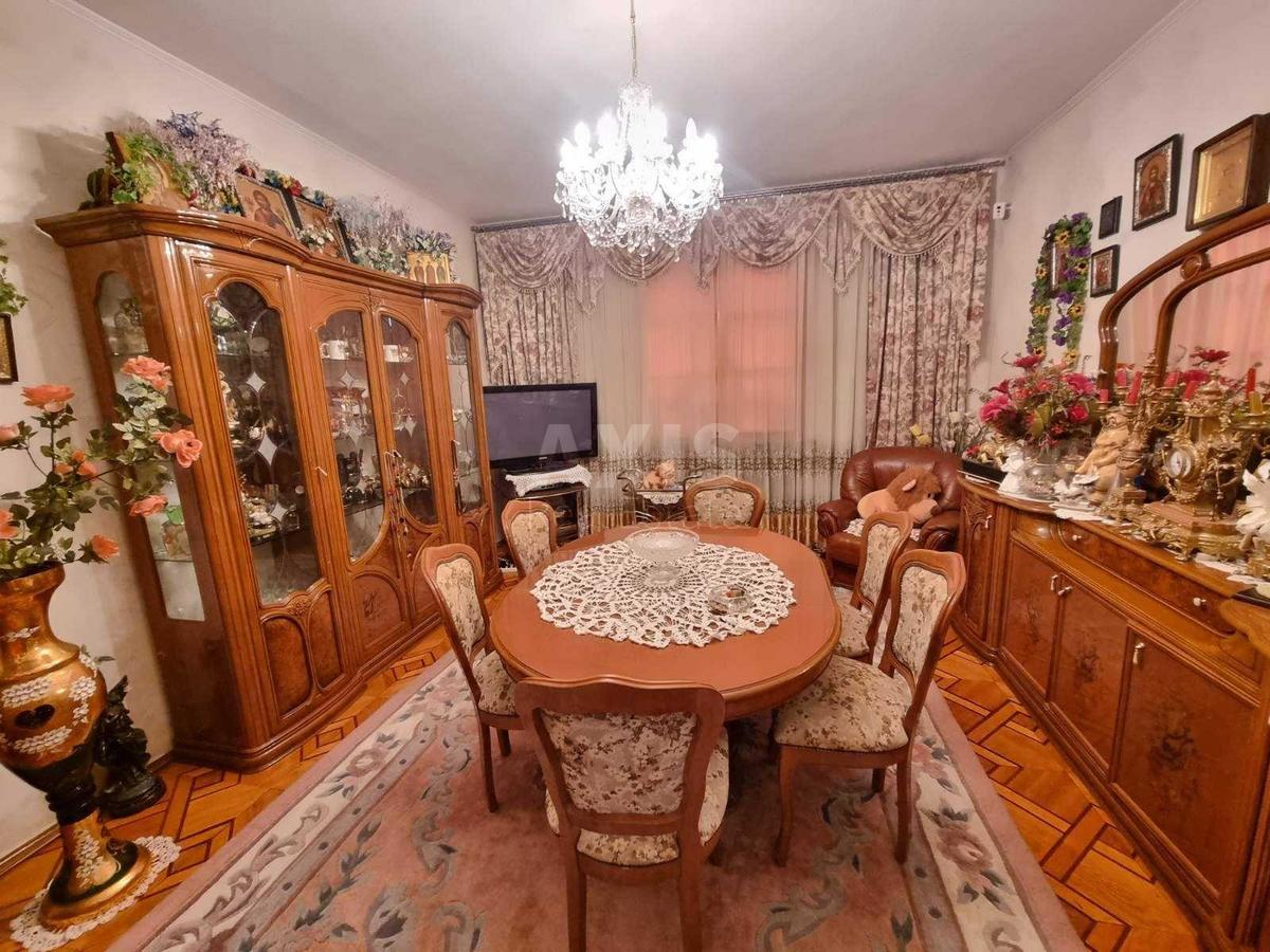 3k apartment uzv. Lysogirs'kyj 26А
