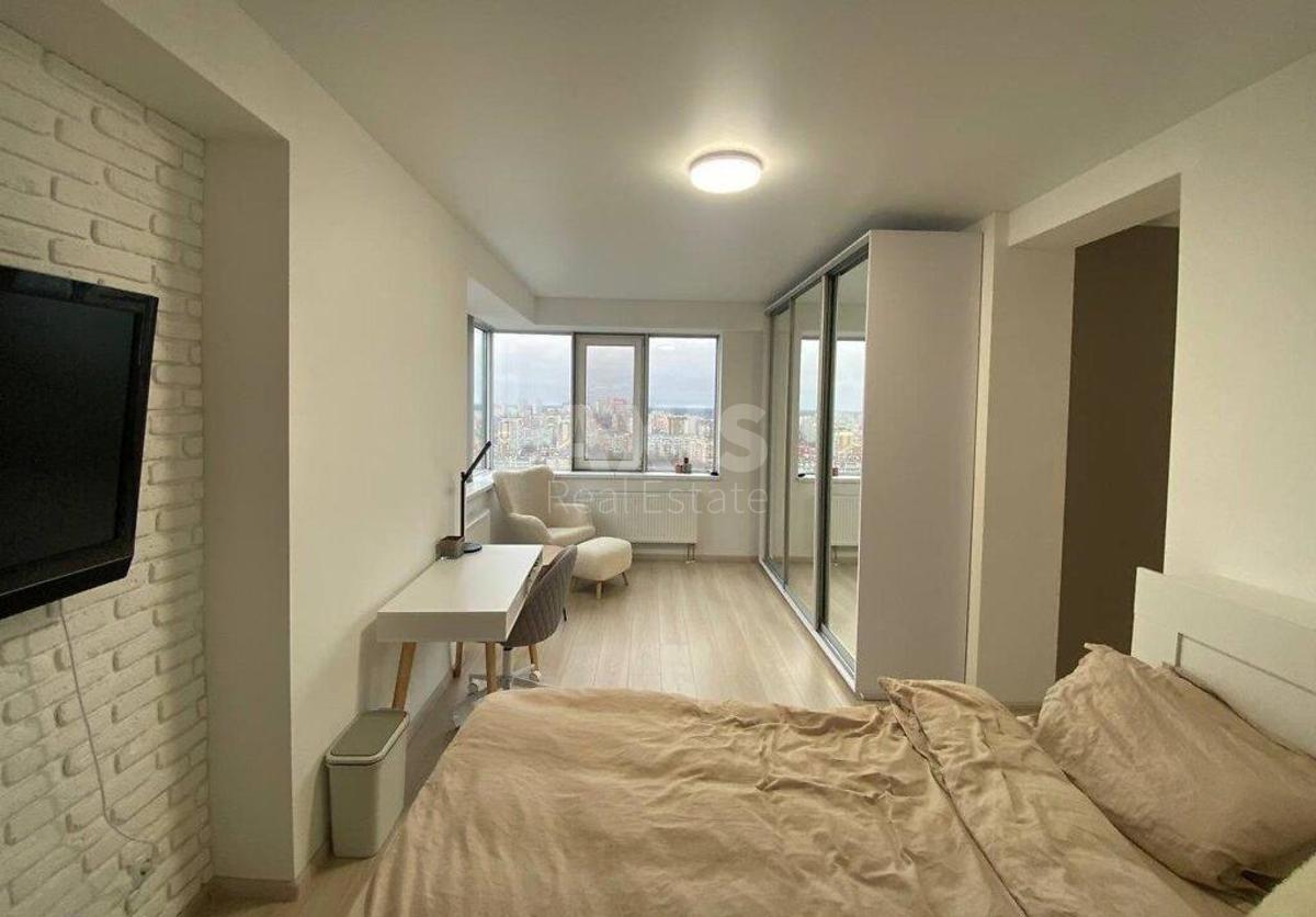 1k apartment pl. Peremogy 131А2