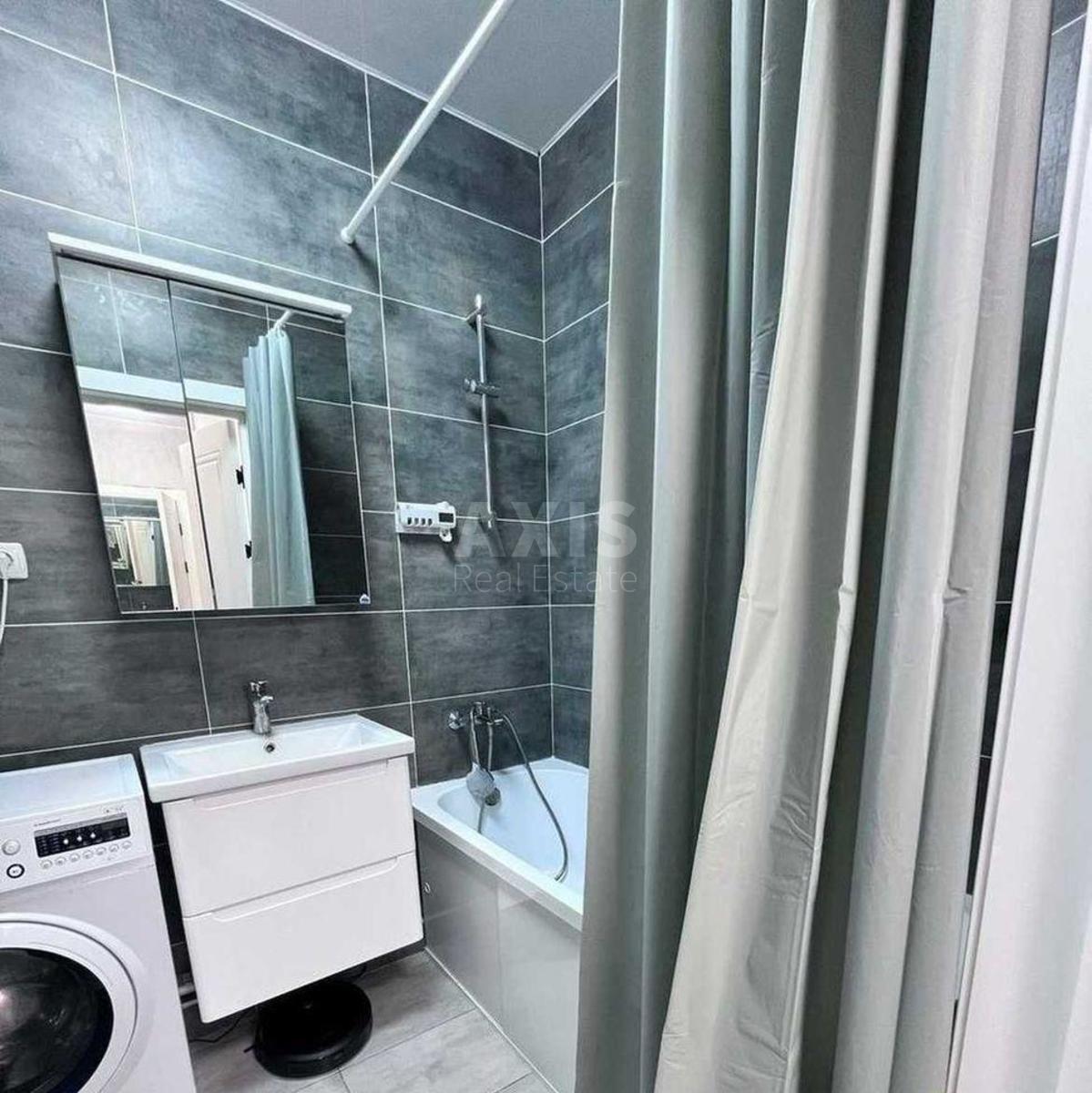 1k apartment vul. Berezhans'ka 155