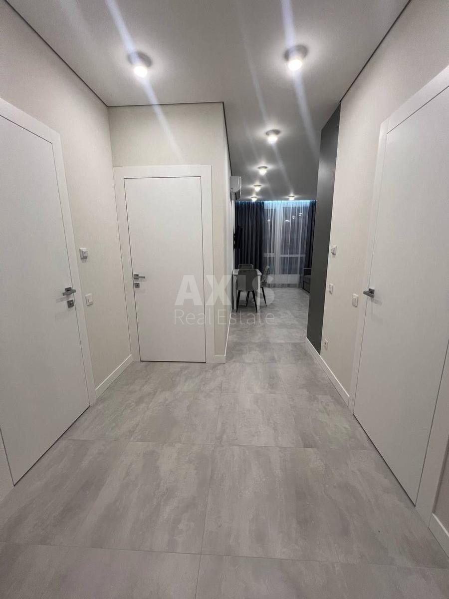 1k apartment nab. Dniprovs'ka 15Є6
