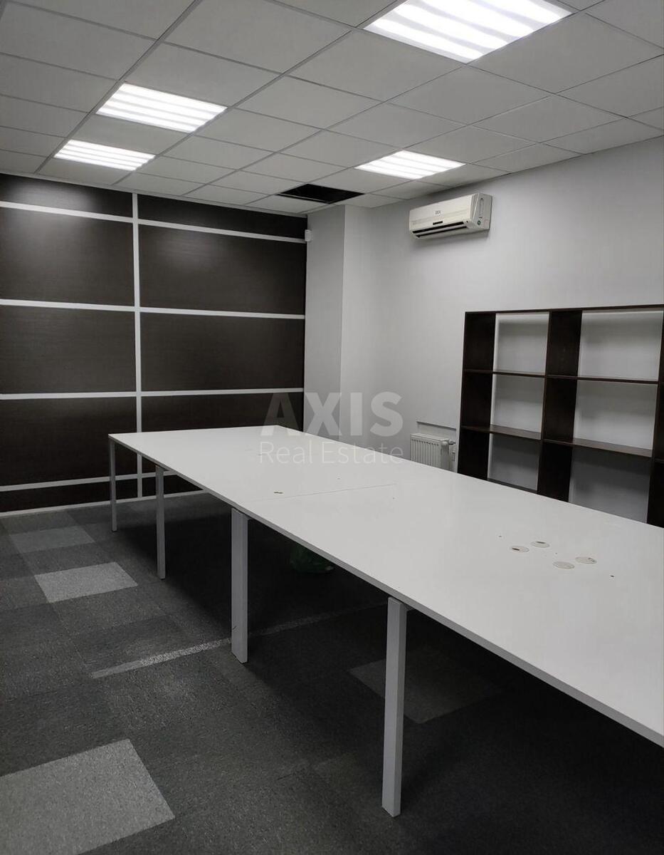 Office vul. Derevljans'ka 10, 203m21
