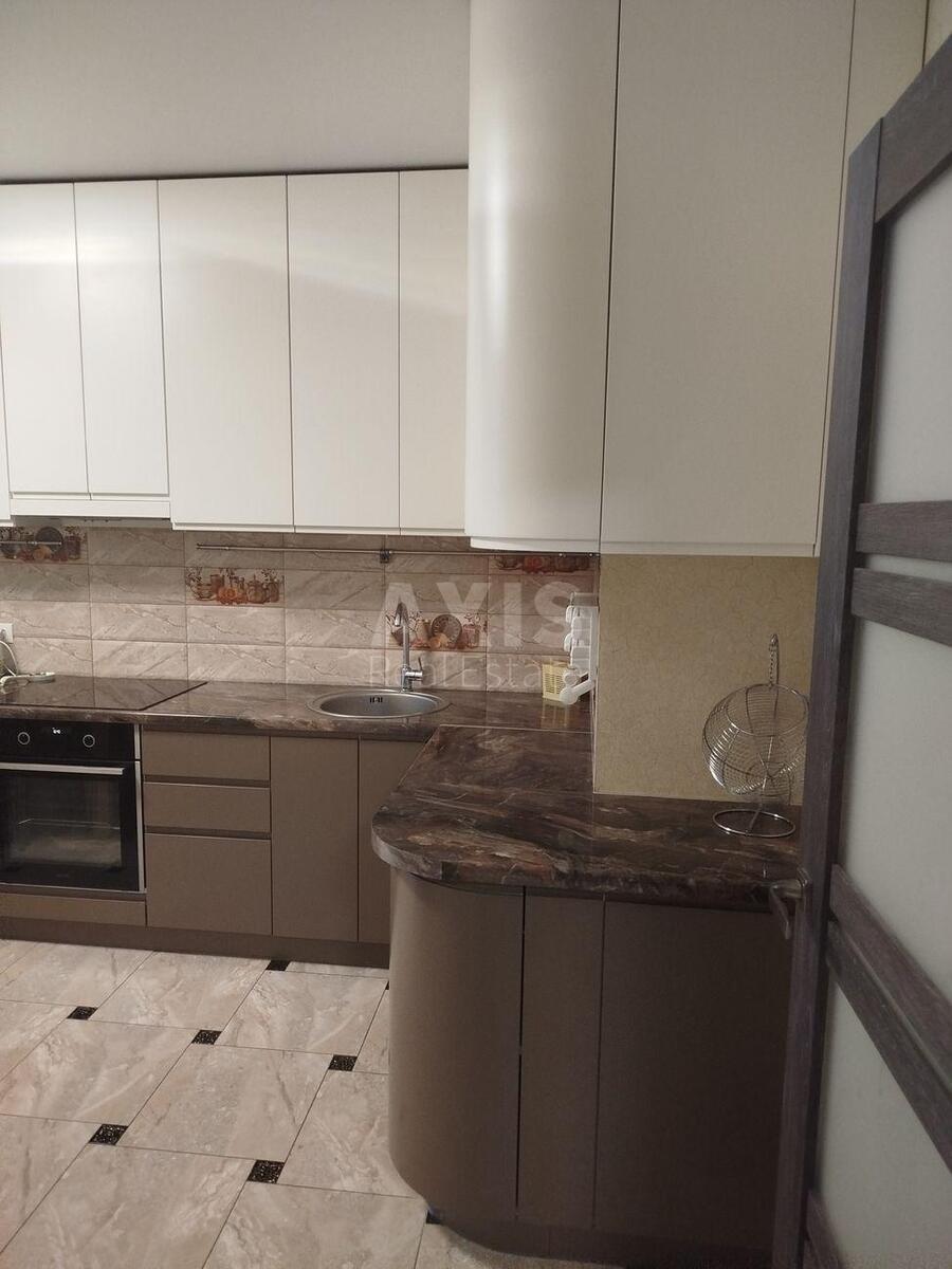 3k apartment vul. Voskresens'ka 14610900