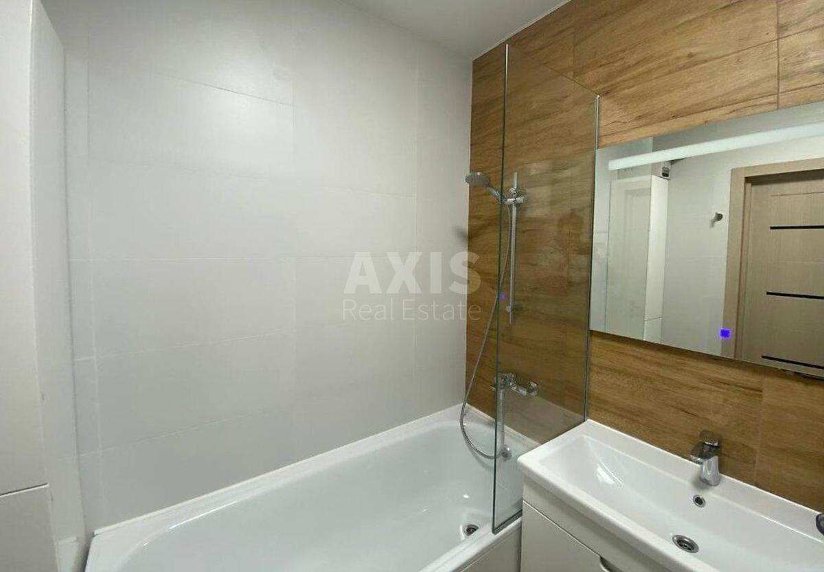 1k apartment pl. Peremogy 131А3