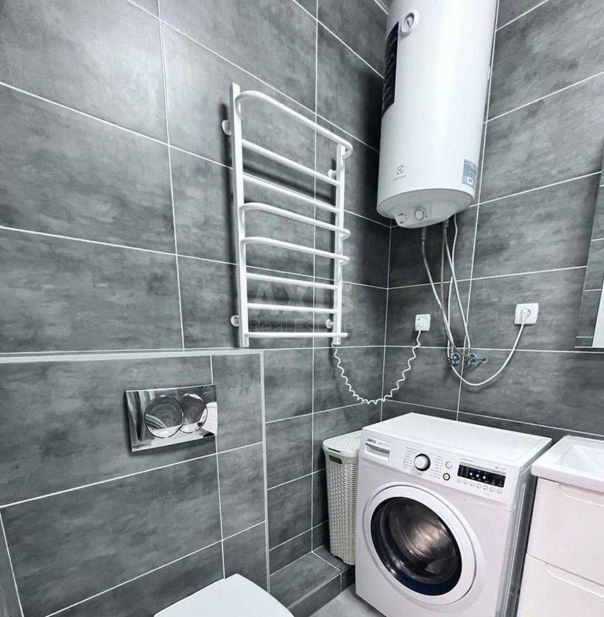 1k apartment vul. Berezhans'ka 156