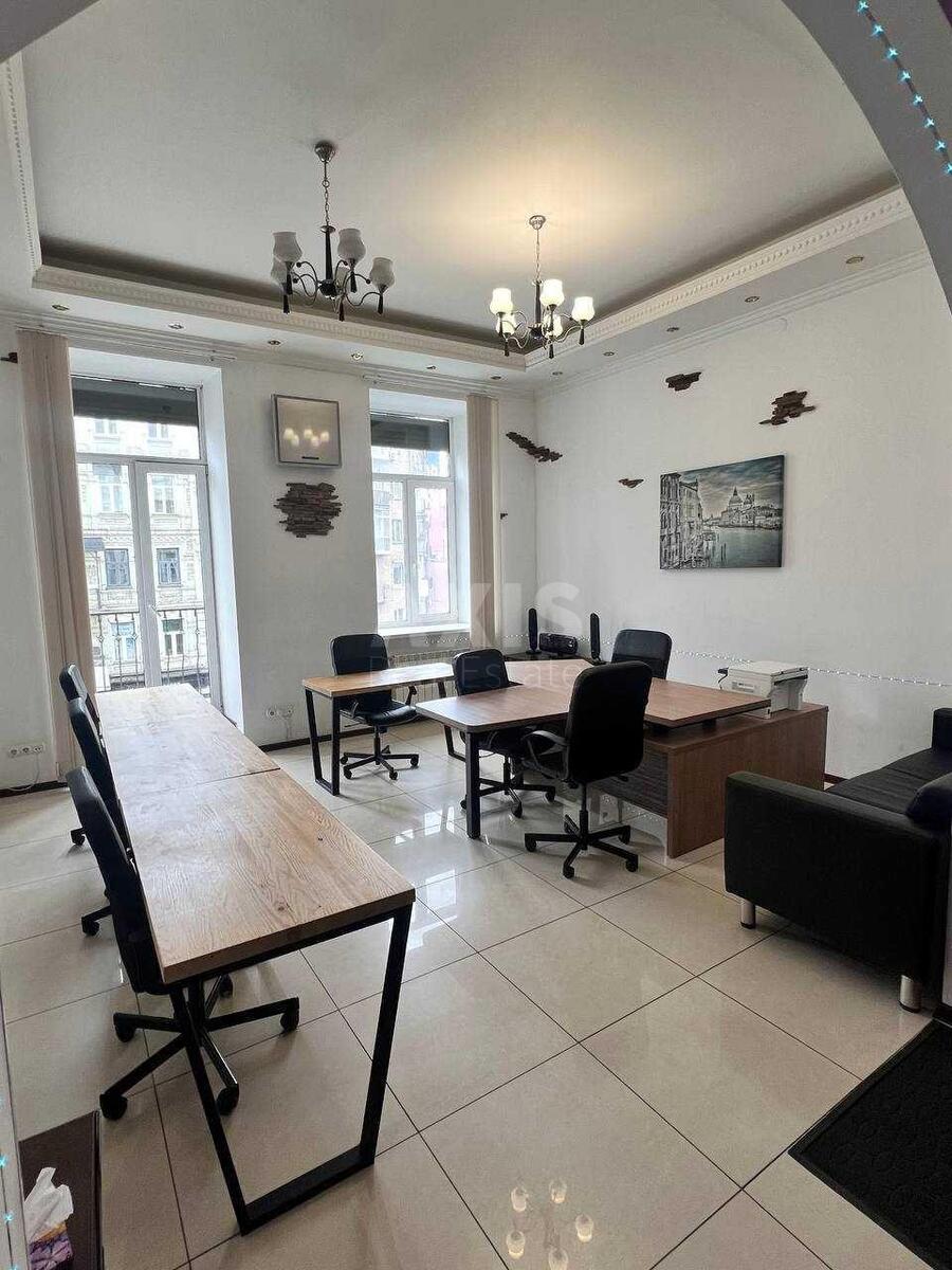Office vul. Rustaveli Shota 1, 64m2