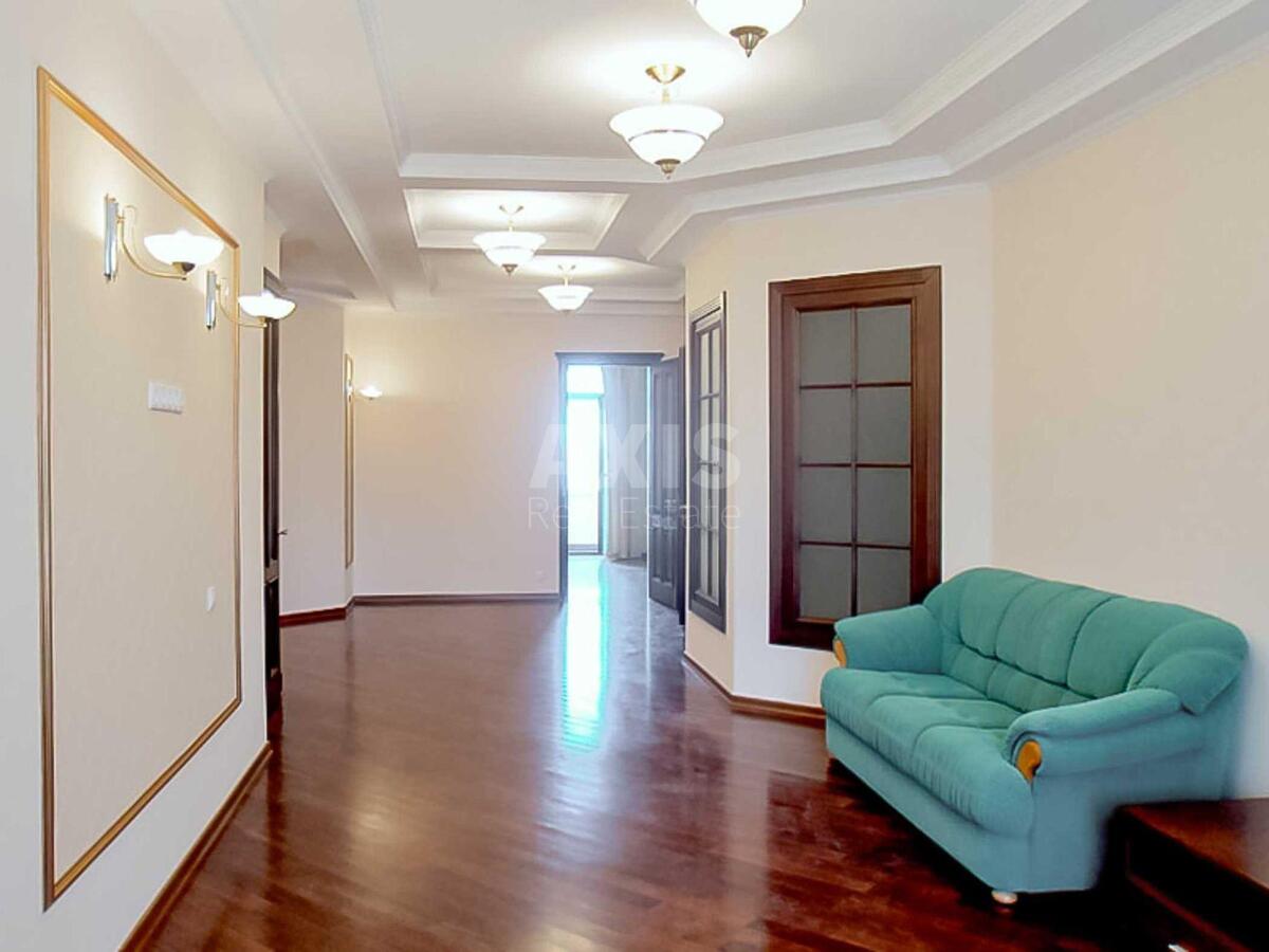 4k apartment vul. Kruglouniversytets'ka 3/51