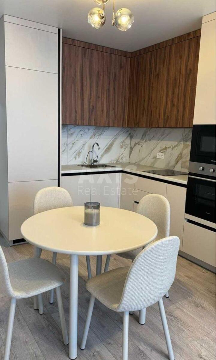 2k apartment nab. Dniprovs'ka 18