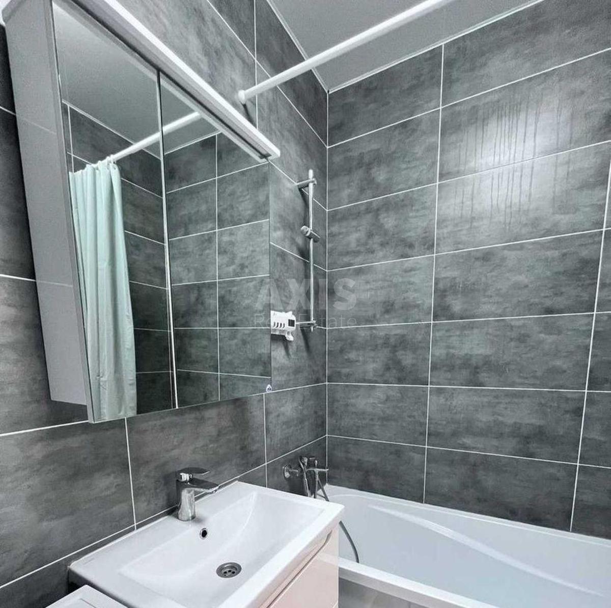 1k apartment vul. Berezhans'ka 157