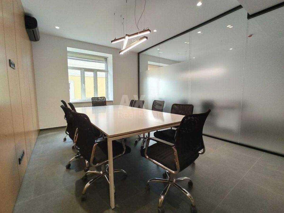 Office vul. Kutuzova 3, 250m20