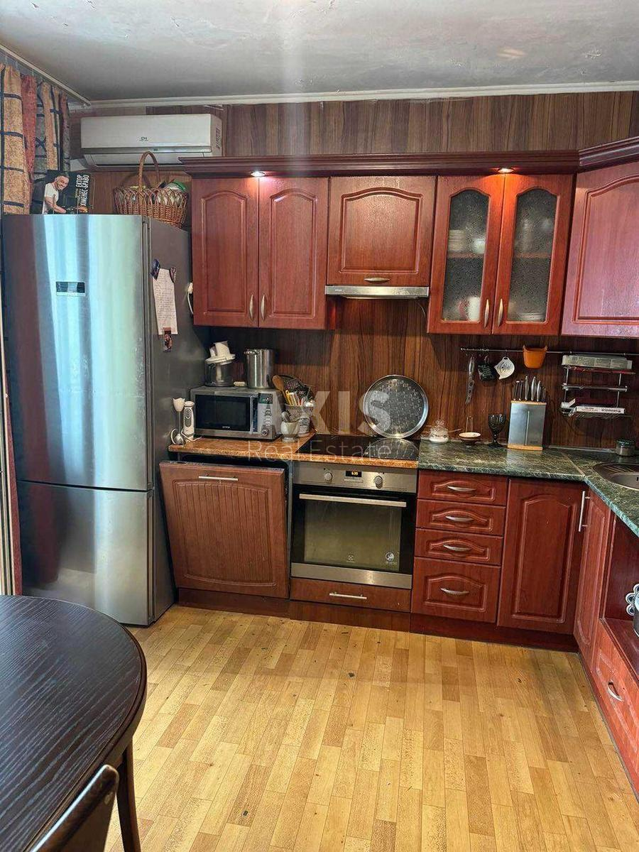 3k apartment vul. Ahmatovoi' Anny 43