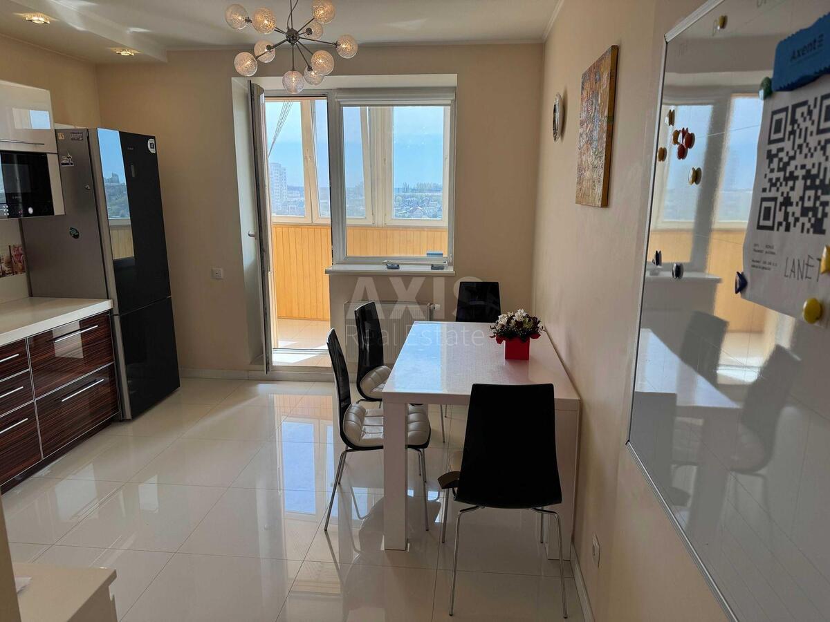 2к квартира ул. Голосеевская 13611630