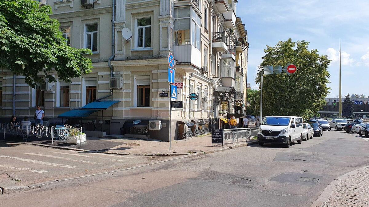 Офис бул. Дружбы Народов 38, 114м2