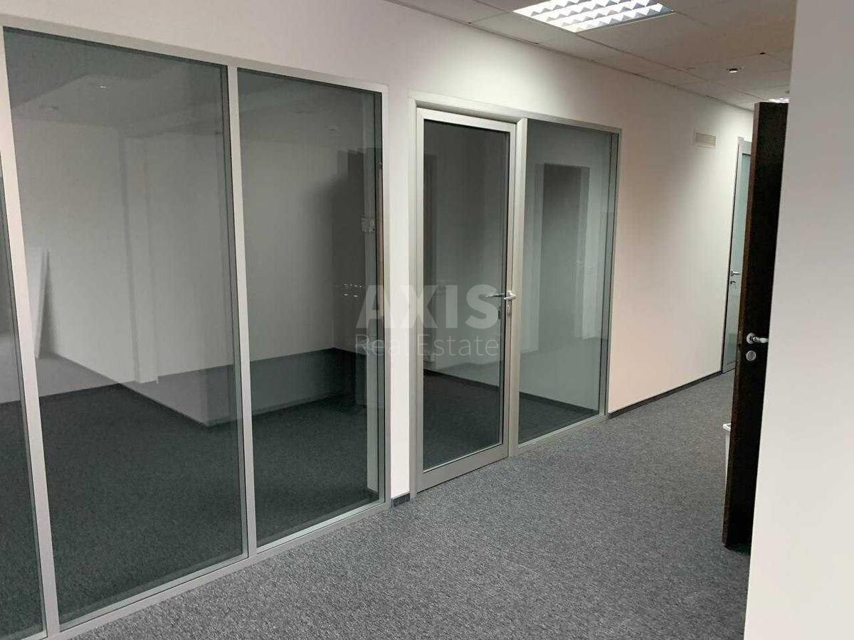 Office vul. Zhyljans'ka 110, 530m22