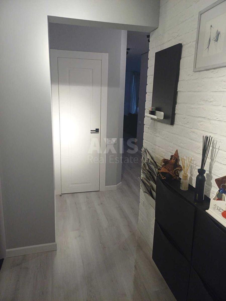 2k apartment vul. Yulia Zdanovska 73А