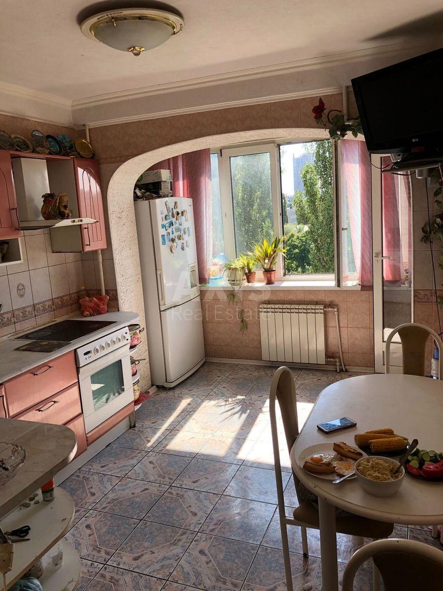 3k apartment vul. Bereznjakivs'ka 14А4