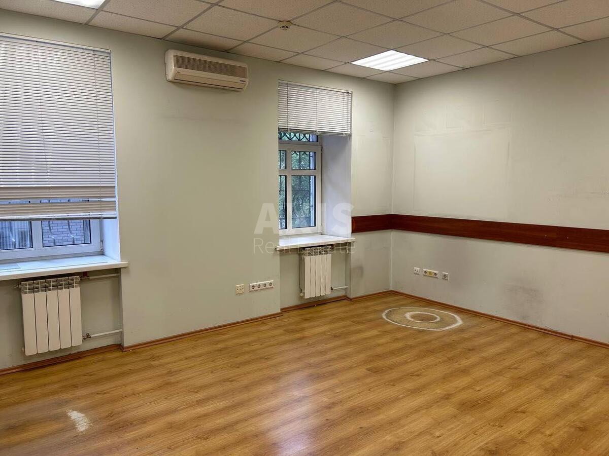 Office vul. Saksagans'kogo 111А, 697m29