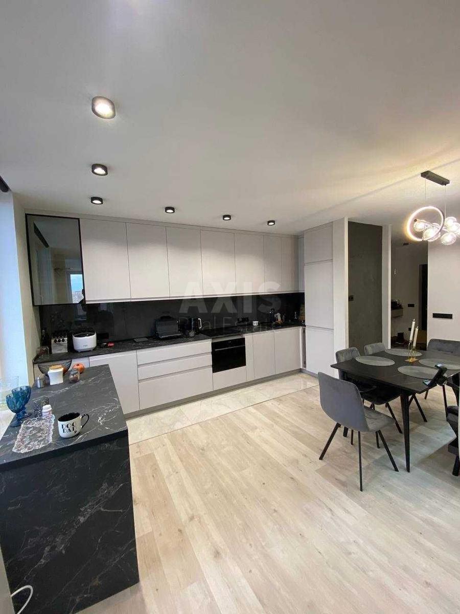 2k apartment nab. Dniprovs'ka 18А3
