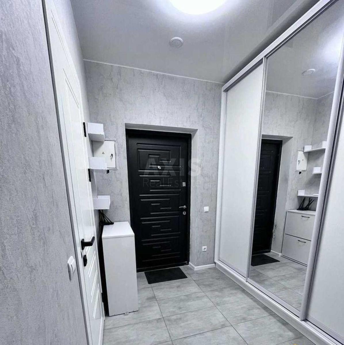 1k apartment vul. Berezhans'ka 158