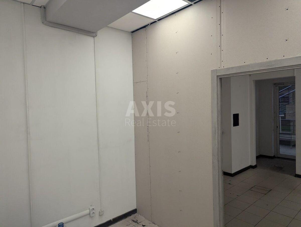 Trade object vul. Ahmatovoi' Anny 14А, 100m20