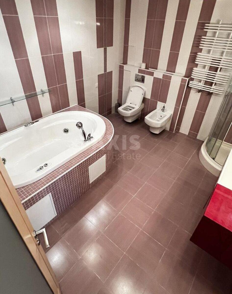 5k apartment vul. Turgenjevs'ka 28/30А13