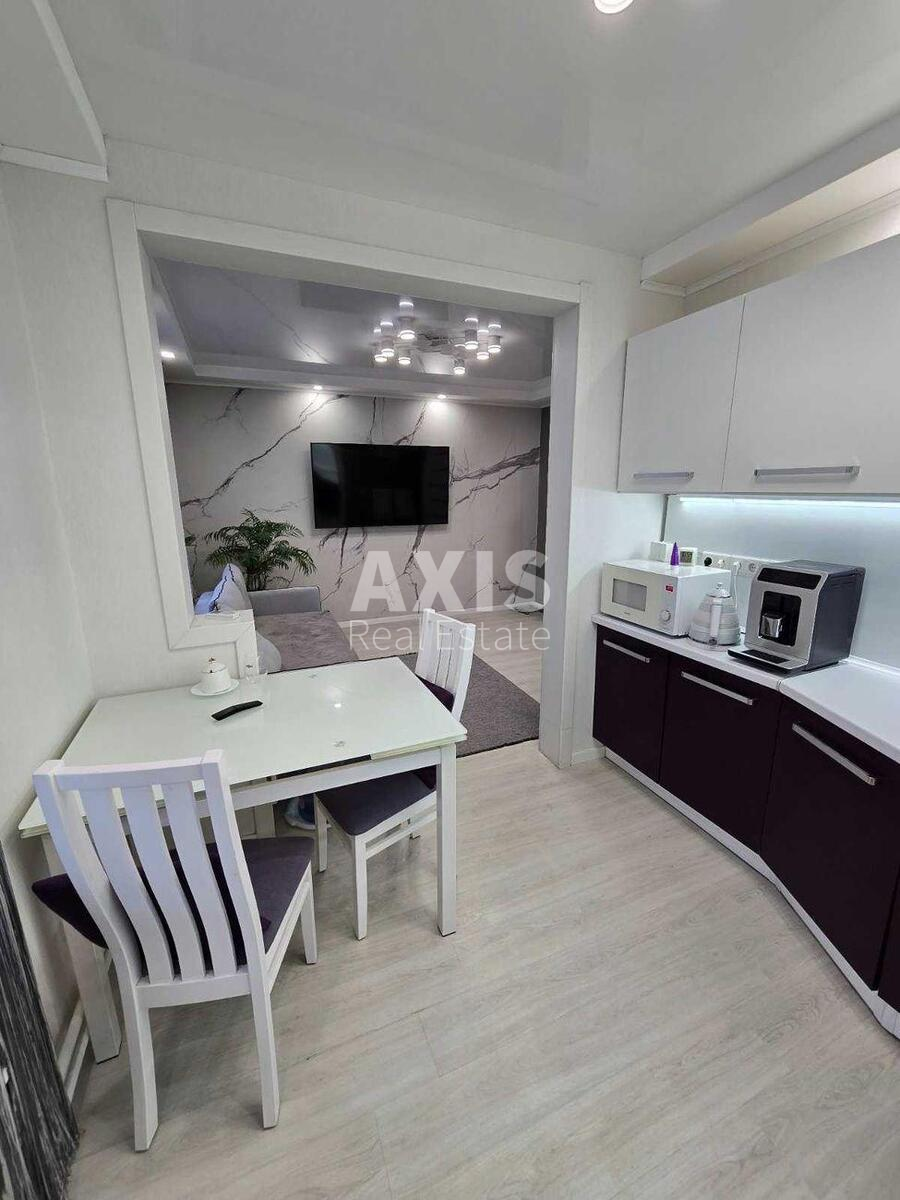 3k apartment vul. Zabolotnogo Akademika 15