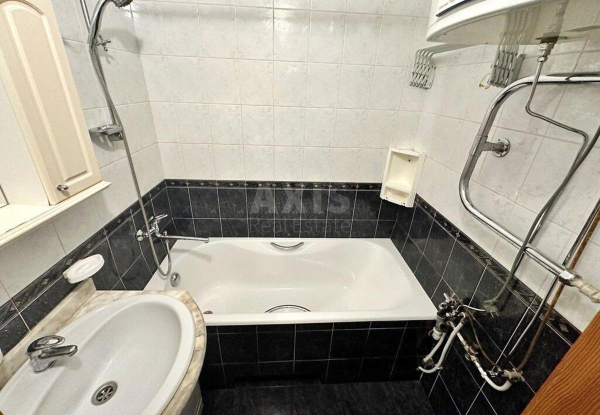3k apartment vul. Barbjusa Anri 5Б3