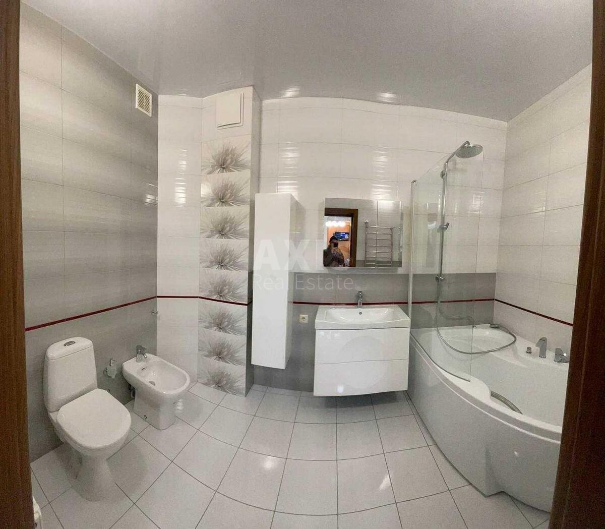 3k apartment vul. Glybochyc'ka 323