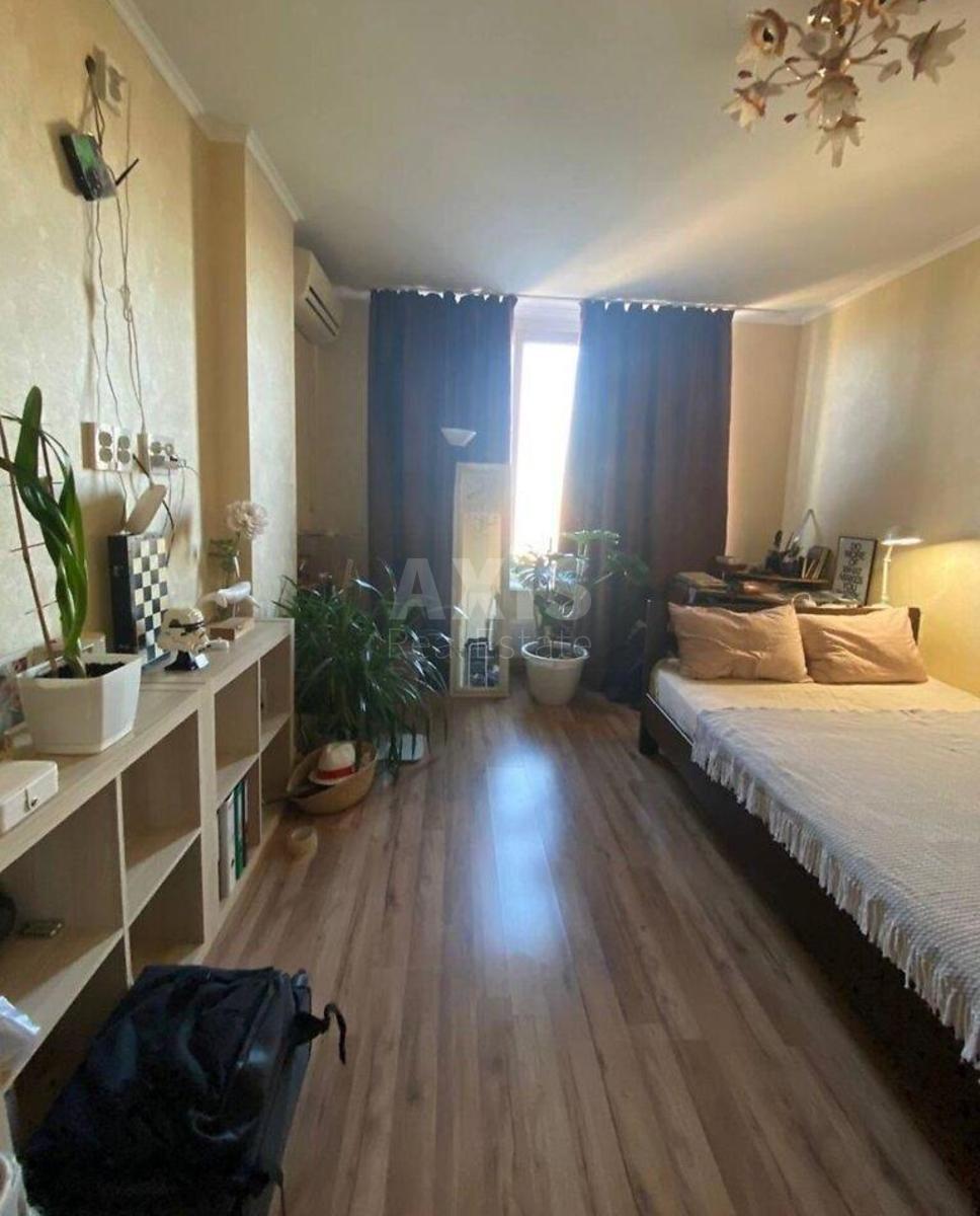 1k apartment vul. Berezhans'ka 15