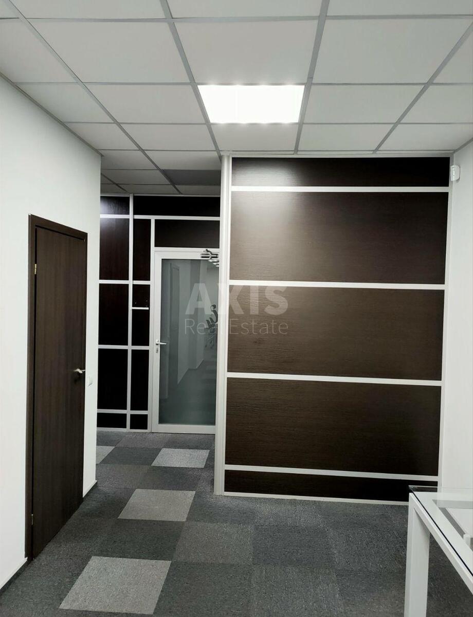 Office vul. Derevljans'ka 10, 203m24