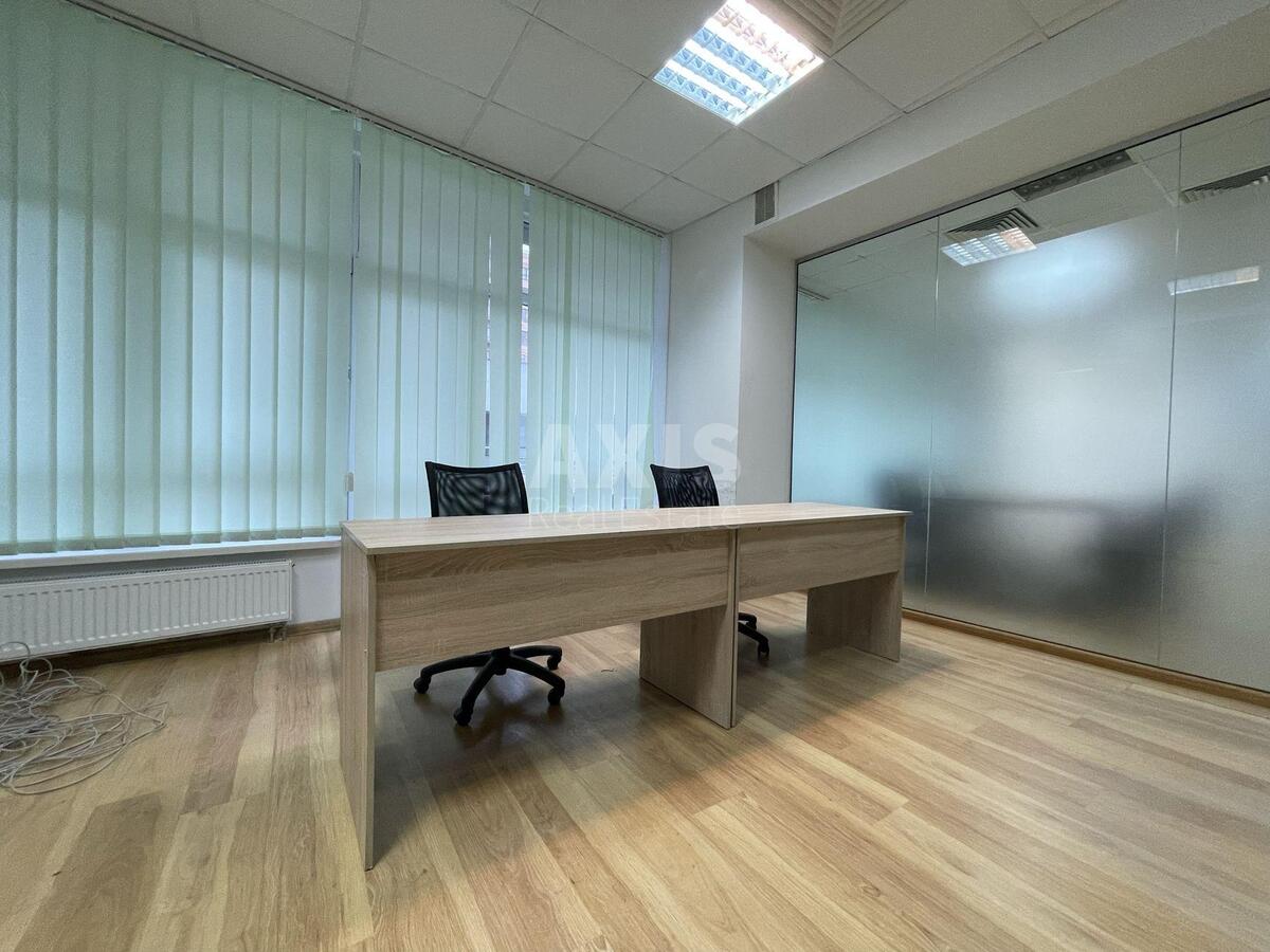 Office vul. Jevgena Konoval'cja 36Д, 830m2611435