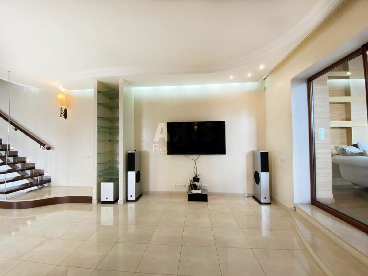 4k apartment vul. Nazarivs'ka 1110