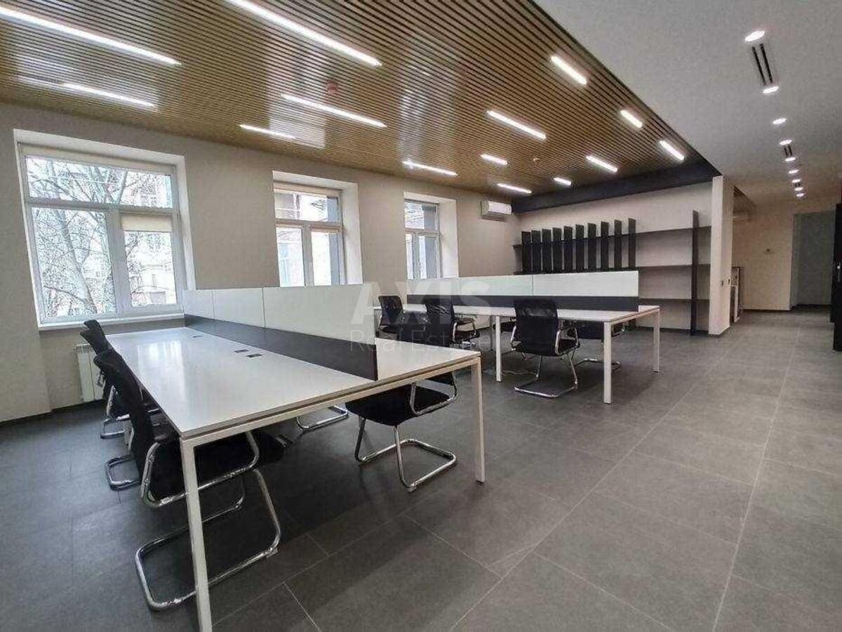 Office vul. Kutuzova 3, 250m22