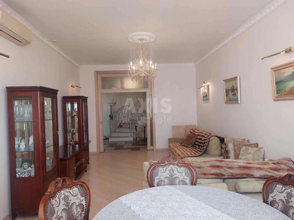 3k apartment vul. Dmytrivs'ka 695