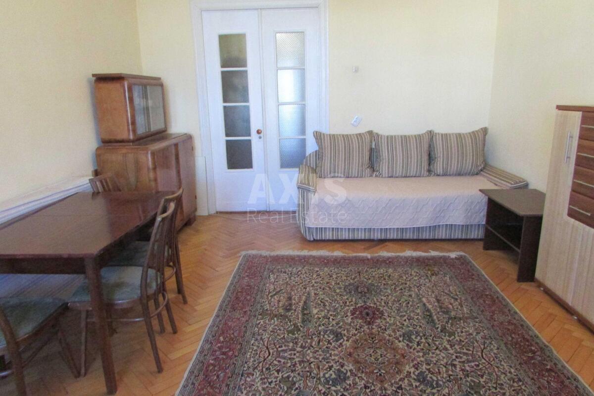 2k apartment vul. Volodymyrs'ka 194