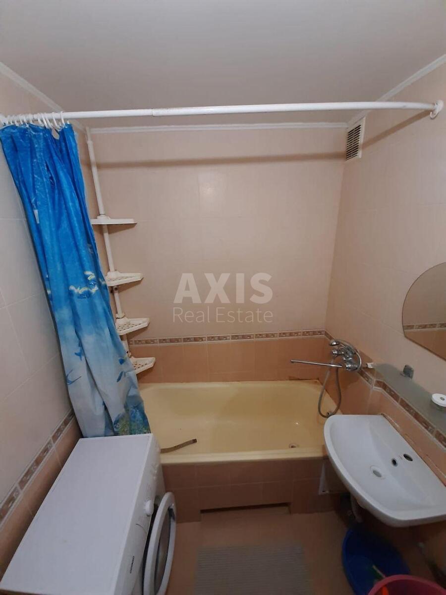 1k apartment vul. Sribnokil's'ka 148