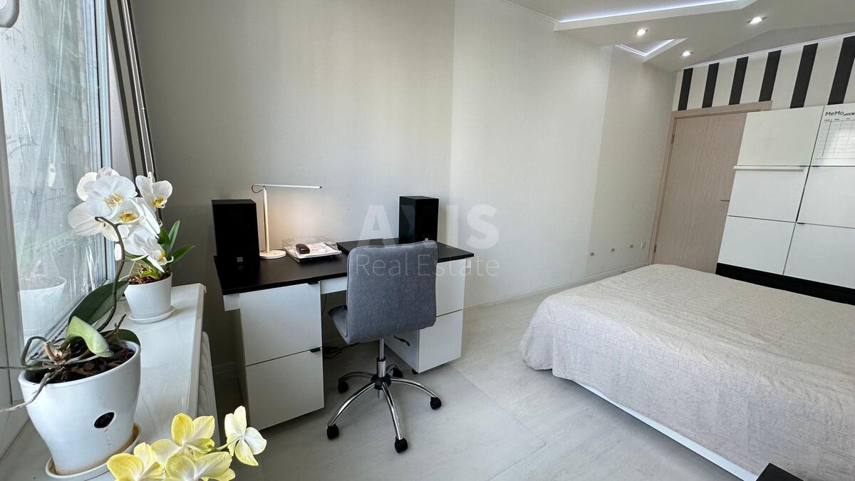 3k apartment vul. Urlivs'ka 367