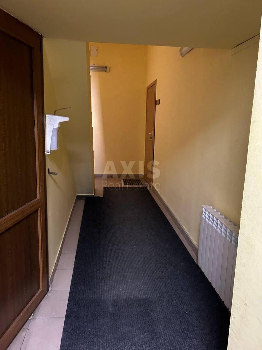 Office vul. Saksagans'kogo 111А, 697m211