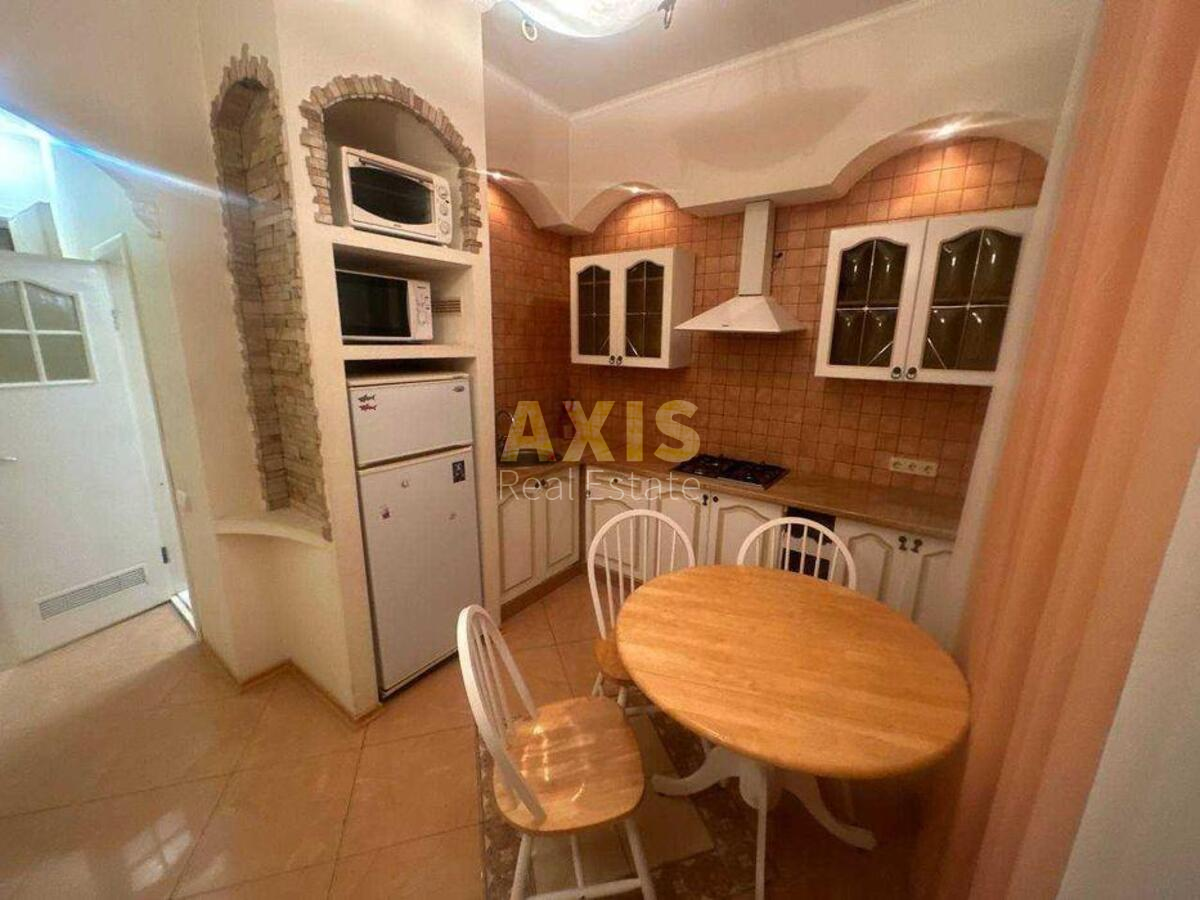 1k apartment vul. Volodymyrs'ka 373