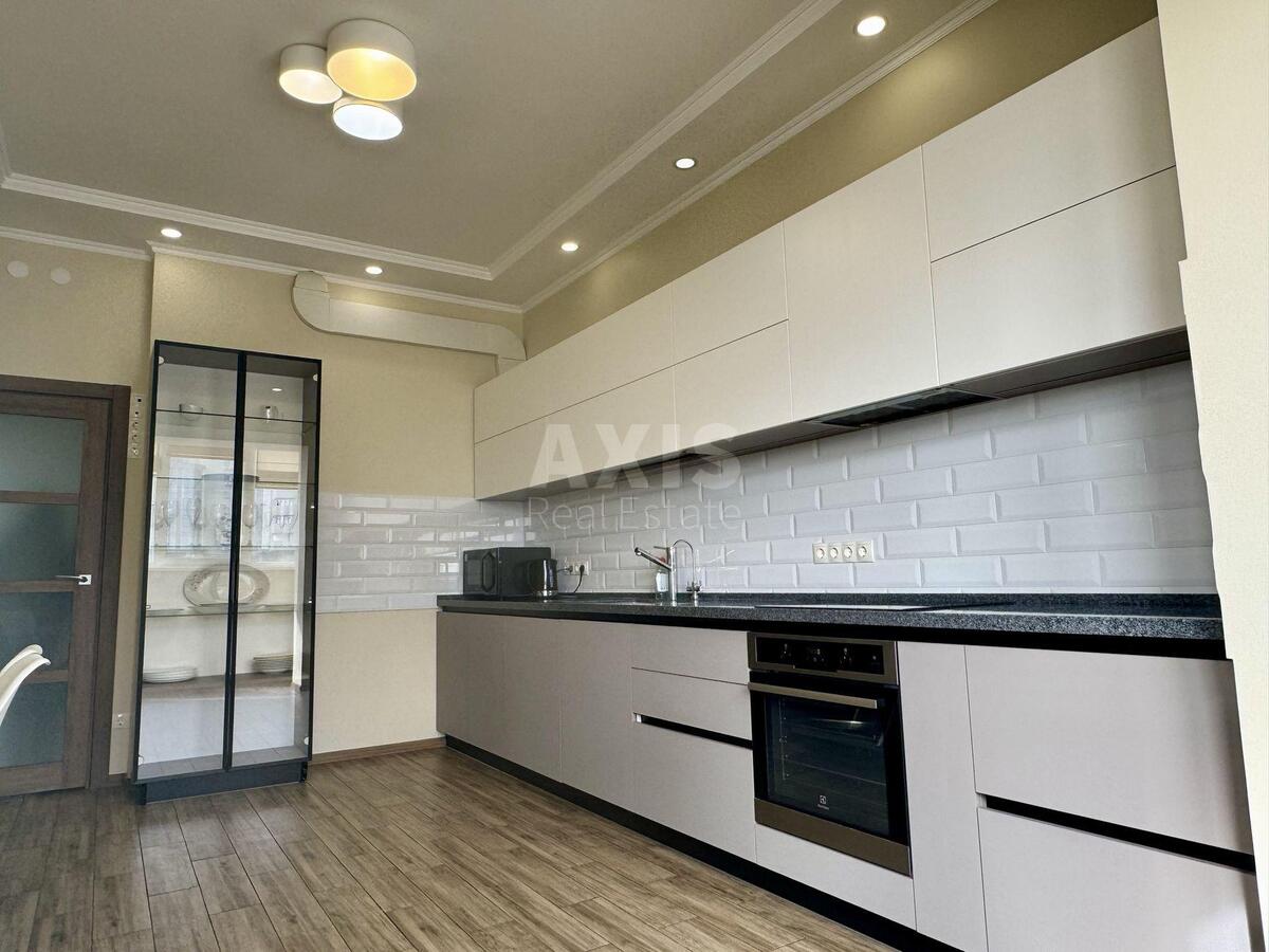 1k apartment vul. Dragomyrova Myhajla 4Б0