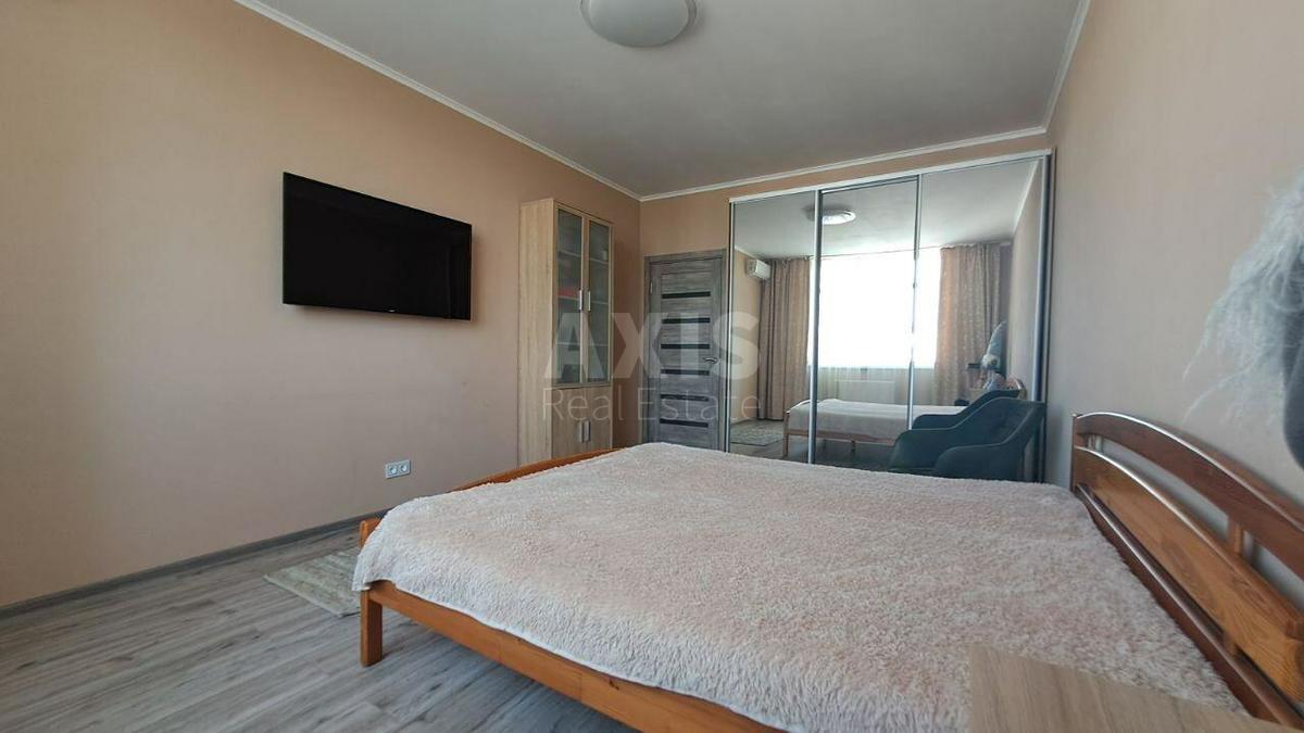 1k apartment vul. Oleny Pchilky 3Д6