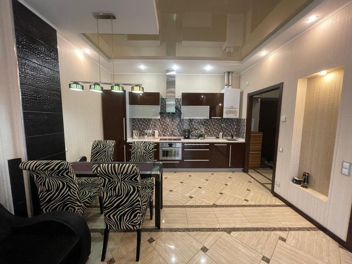 1k apartment vul. Panasa Myrnogo 200