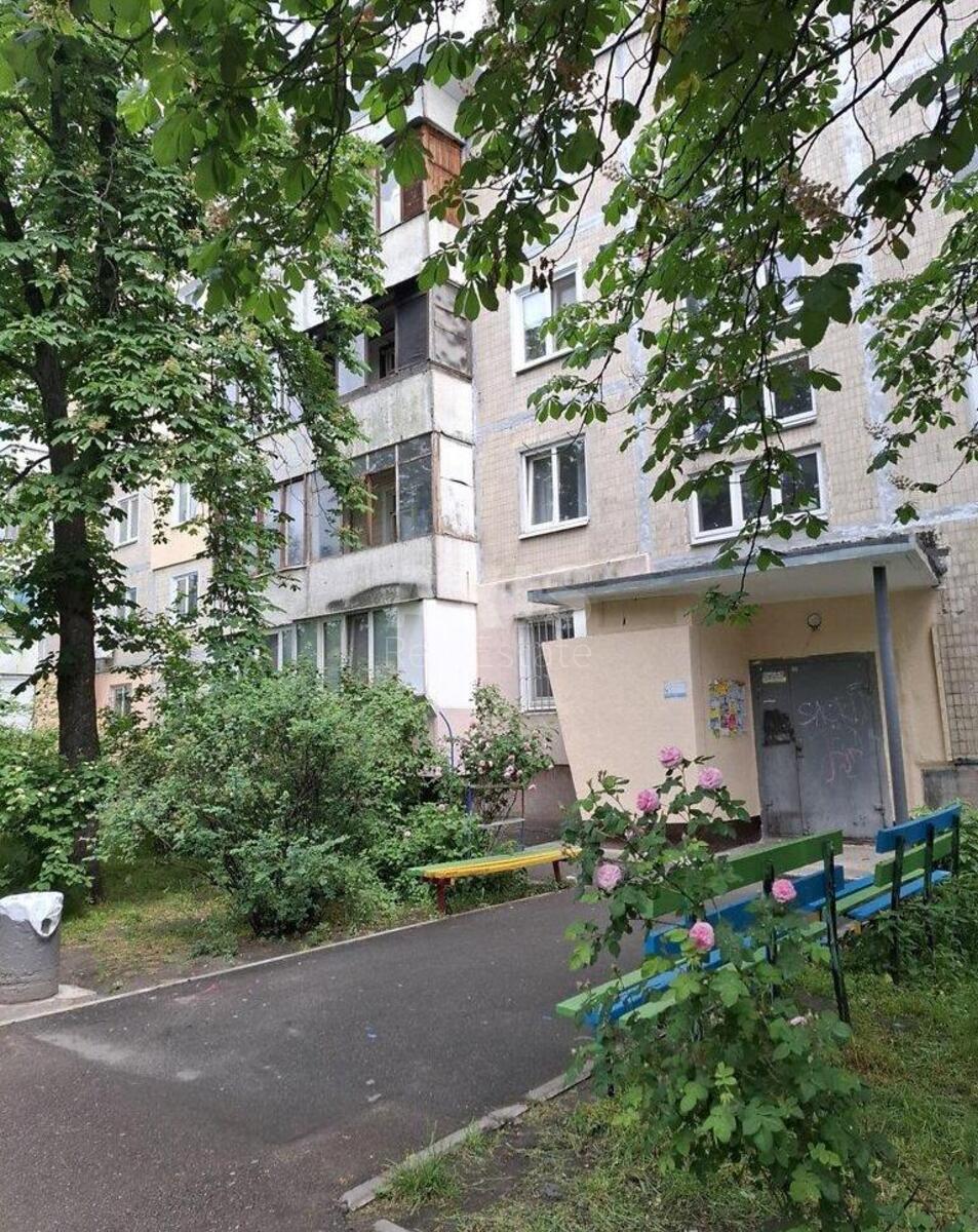 2к квартира ул. Милютенко 15А11