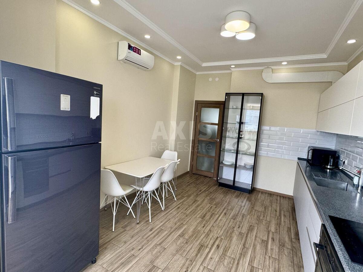 1k apartment vul. Dragomyrova Myhajla 4Б1