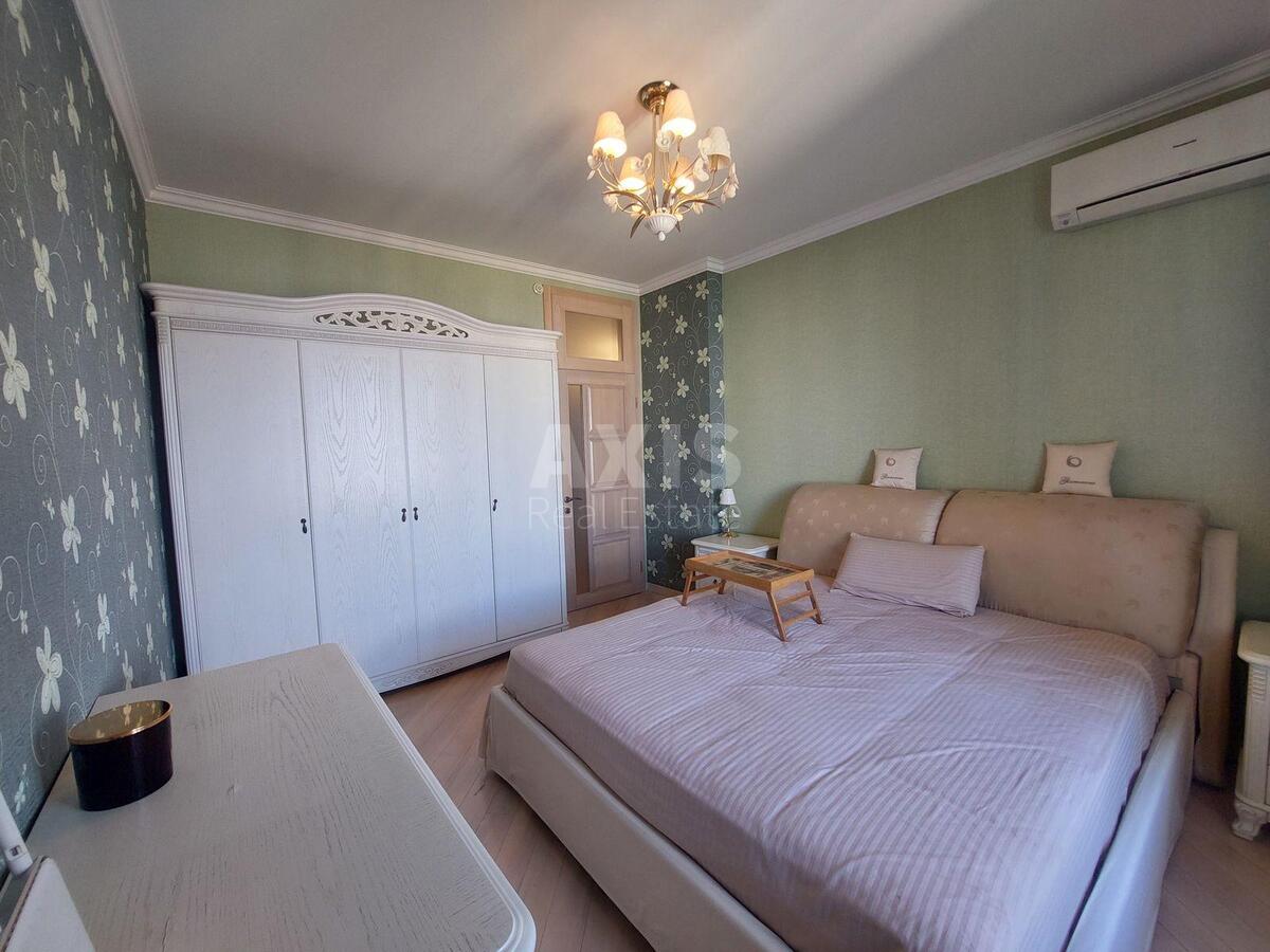 3k apartment vul. Dmytrivs'ka 697