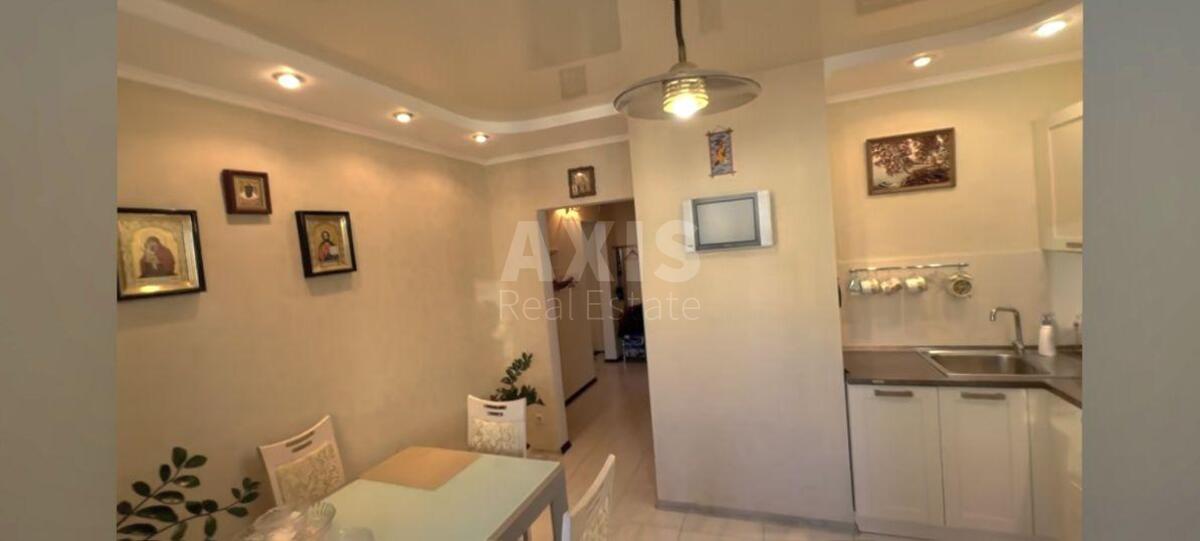 2k apartment vul. Myhajla Maksymovycha 3