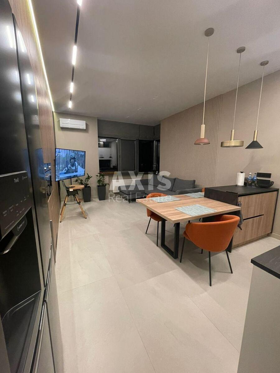 4k apartment nab. Dniprovs'ka 14571801