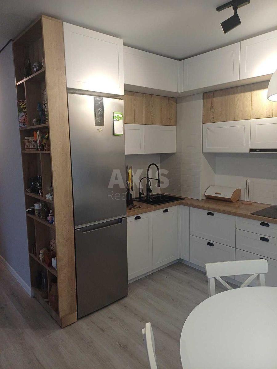 2k apartment vul. Myhajla Maksymovycha 243